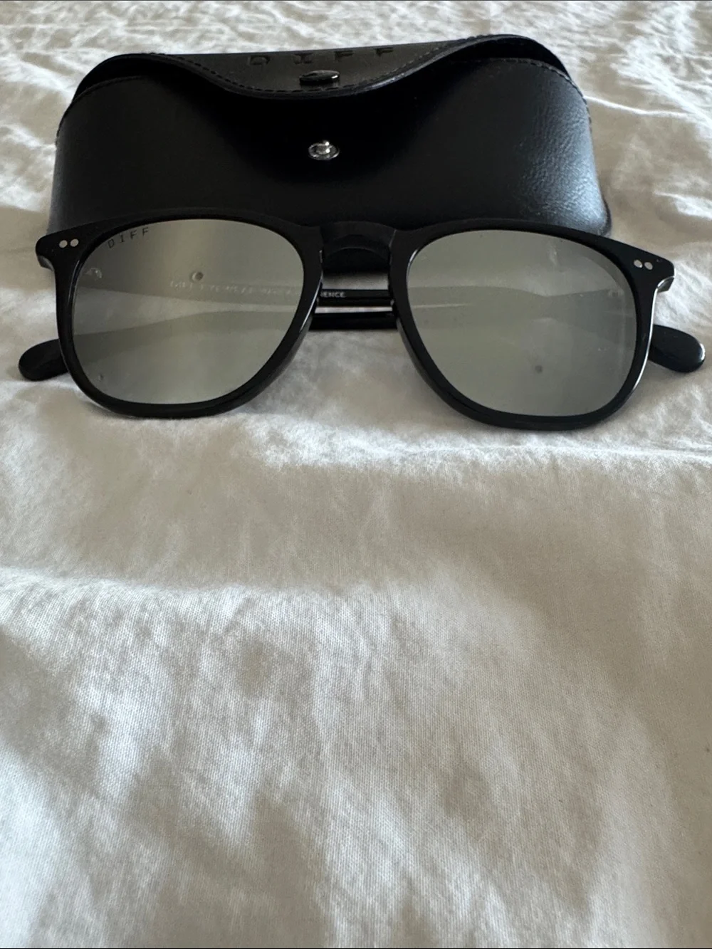 NWT DIFF mirrored black frame sunglasses with case